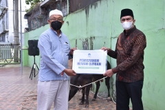 PDAM Tirtanadi Sumbangkan 11 Hewan Sapi ke Nazir Mesjid di Wilayah Instalasi Pengolahan Air.
